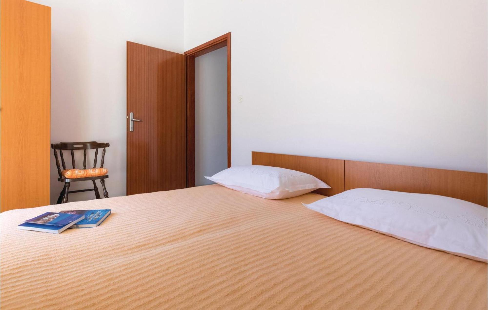 2 Bedroom Lovely Apartment In Komarna Klek Bagian luar foto